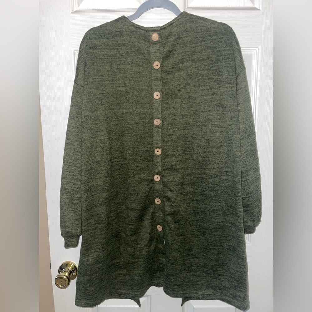 Button back cardigan • size small - Picture 3 of 5